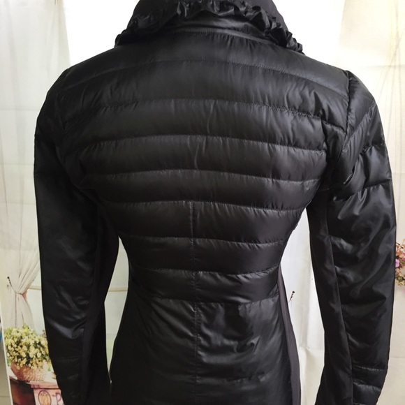 NWT BLACK LULULEMON DOWN FOR A RUN PULLOVER - - 4 - Picture 3 of 4